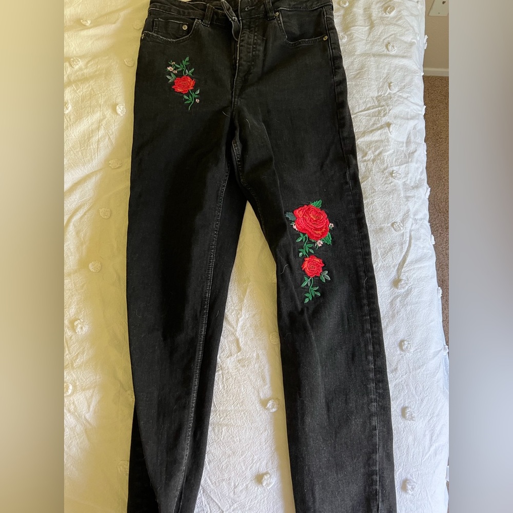 H&M Embroidered Black Jeans - size 8